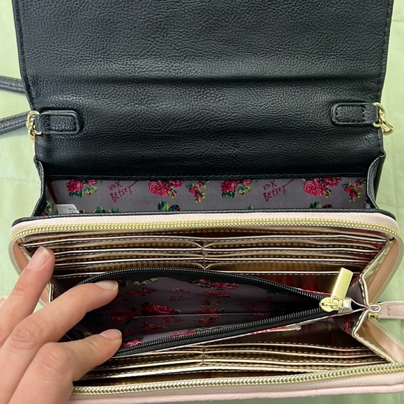 Betsey Johnson crossbody purse - Picture 9 of 10